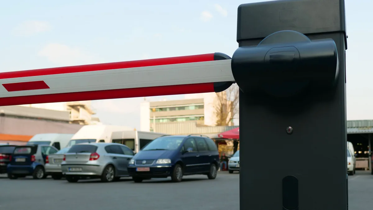 Acceso automatizado con IA para vehículos de servicios: basura, CFE, policía y más